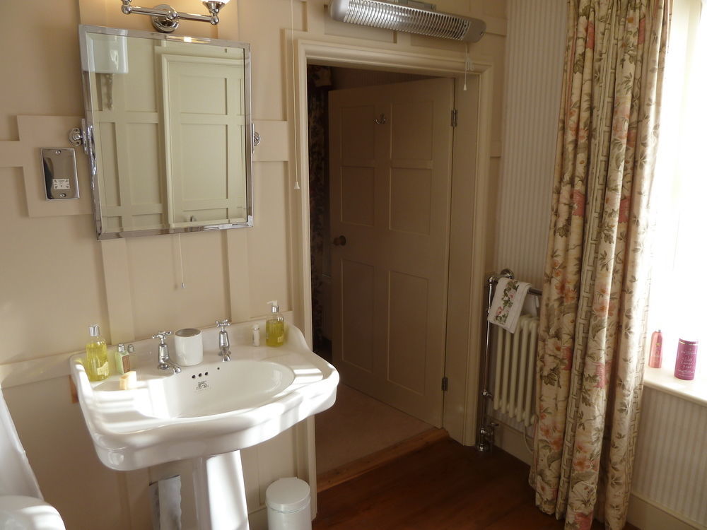 The Old Vicarage B&B Tideswell Bagian luar foto