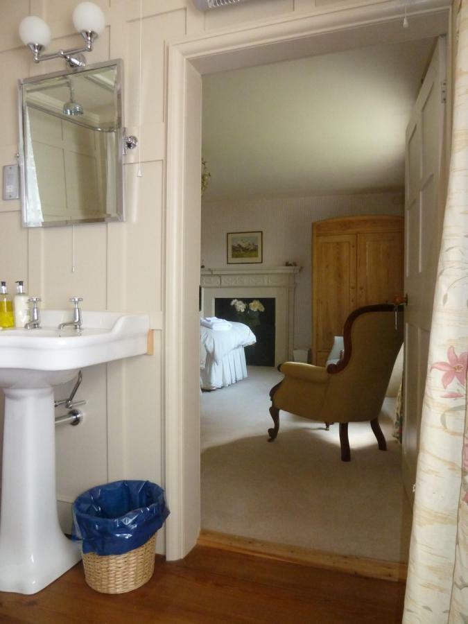 The Old Vicarage B&B Tideswell Bagian luar foto